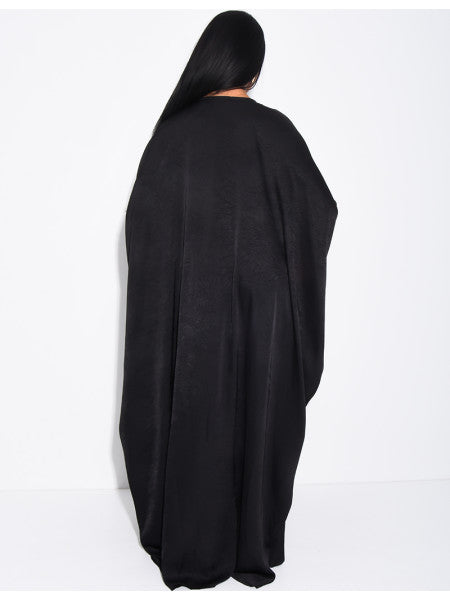 ABAYA PAPILLON EN SATIN ORNEE DE CRISTAUX AU COL ET SUR LES MANCHES