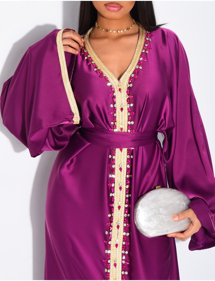 ABAYA PREMIUM EN SATIN A CRISTAUX DORÉS PRUNE