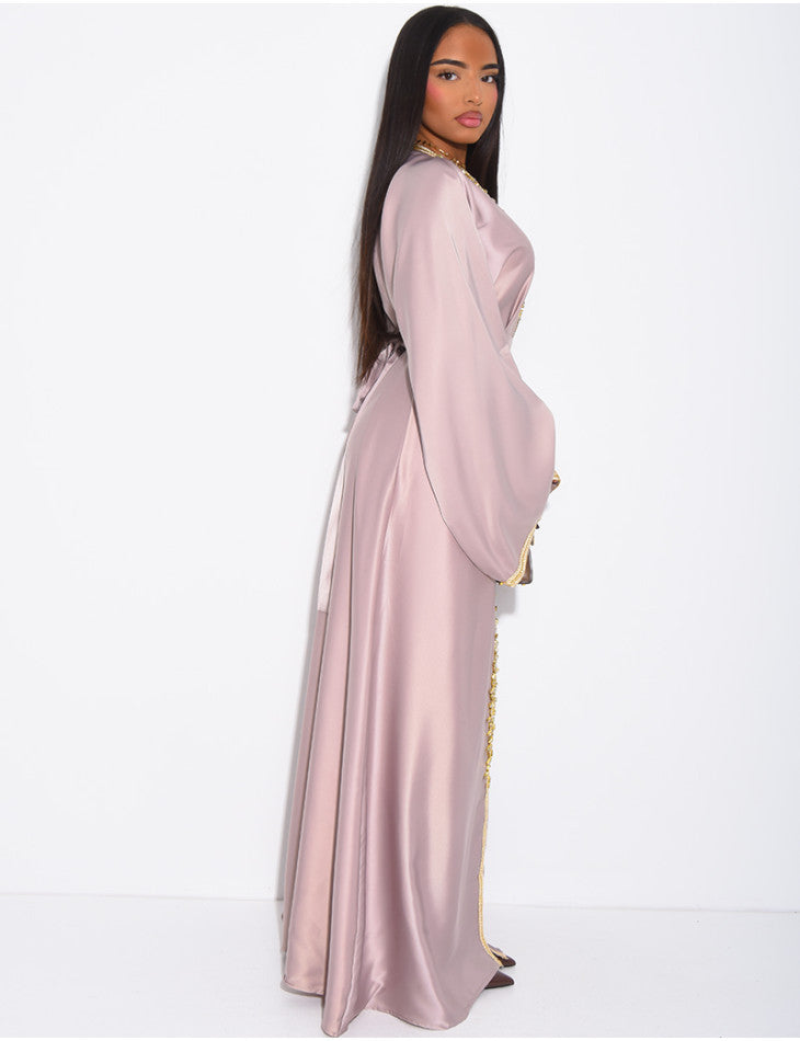 ABAYA PREMIUM EN SATIN A CRISTAUX DORÉS TAUPE