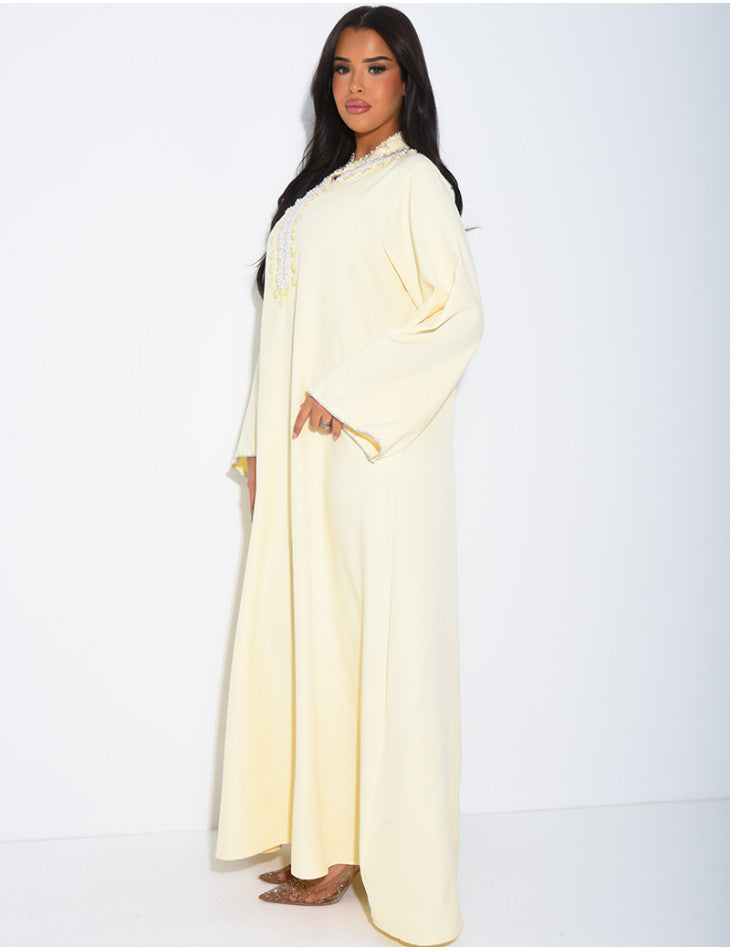 ABAYA AMPLE A PERLES COUSUE A LA MAIN