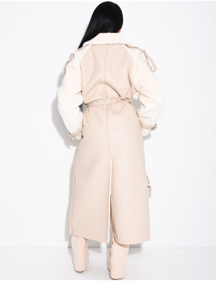 MANTEAU LONG EN SIMILICUIR FOURRÉ & EMPIECEMENTS CONTRASTANTS